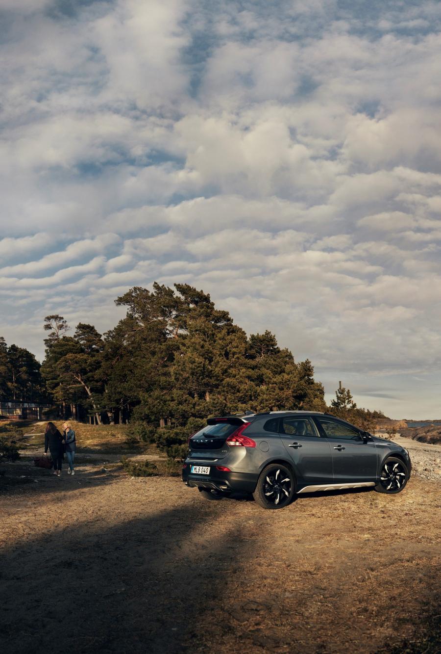  Volvo V40 D3 Cross Country 2016 года  (WW) (фото 3 из 33)